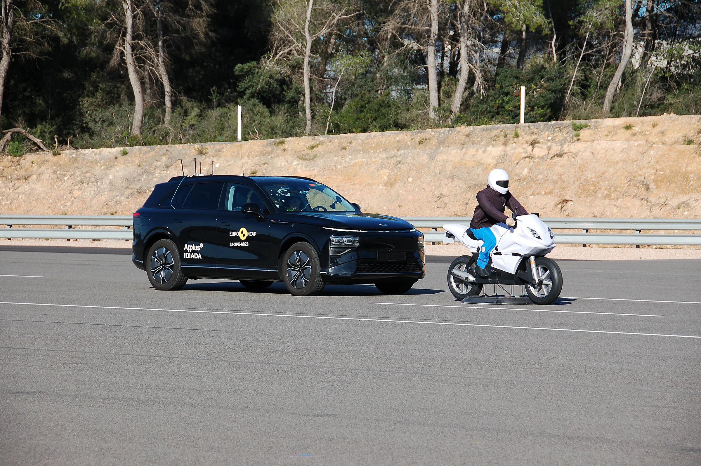 ea78fa10-5a82-48e1-a263-412965bdb3ca