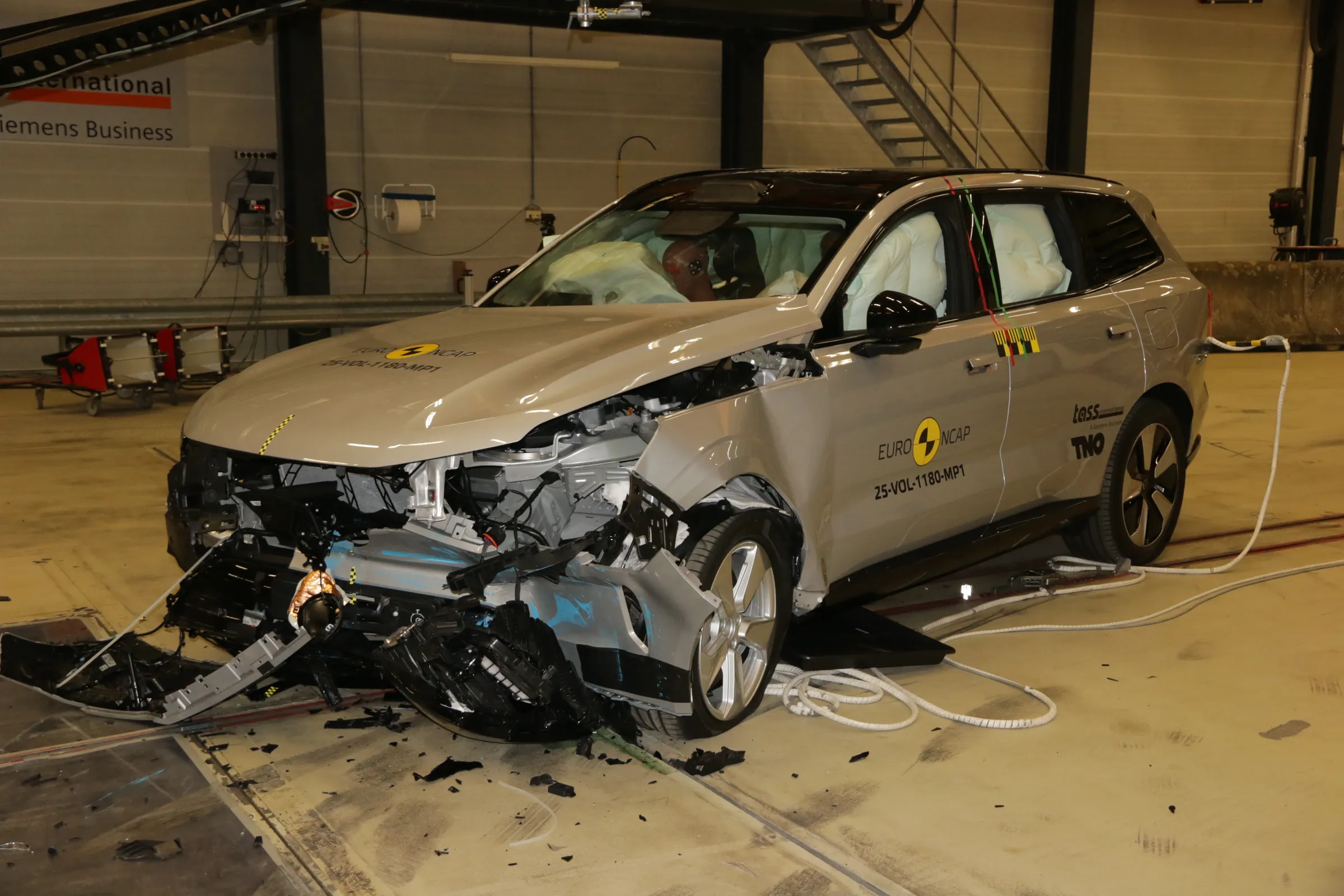 b399a405-51ef-497e-8458-d889debdf950