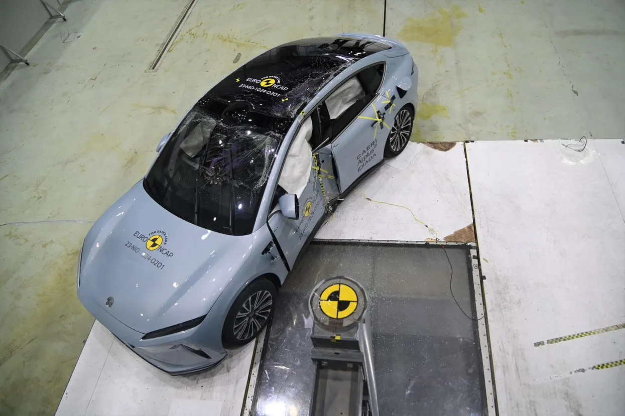 f1b077d9-ef53-4b93-bcc0-0657513f24f4