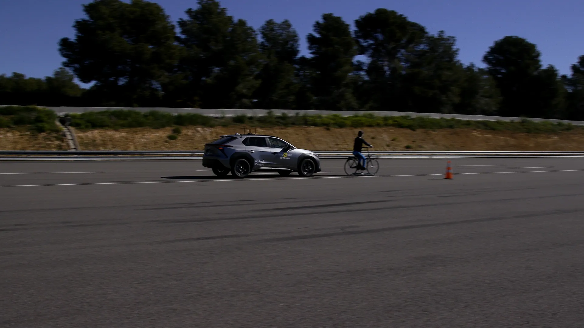 e74db7d4-865d-4853-b7f1-dfb2b2a7fee6